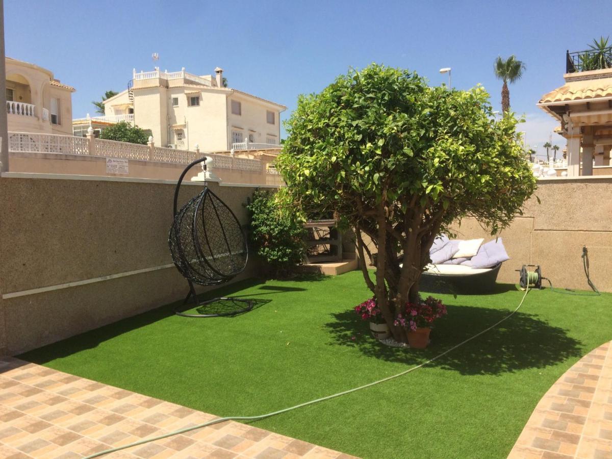 Stunning Five Bedroom With Fabulous Swimming Pool. *